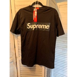 NWT men’s Supreme shirt